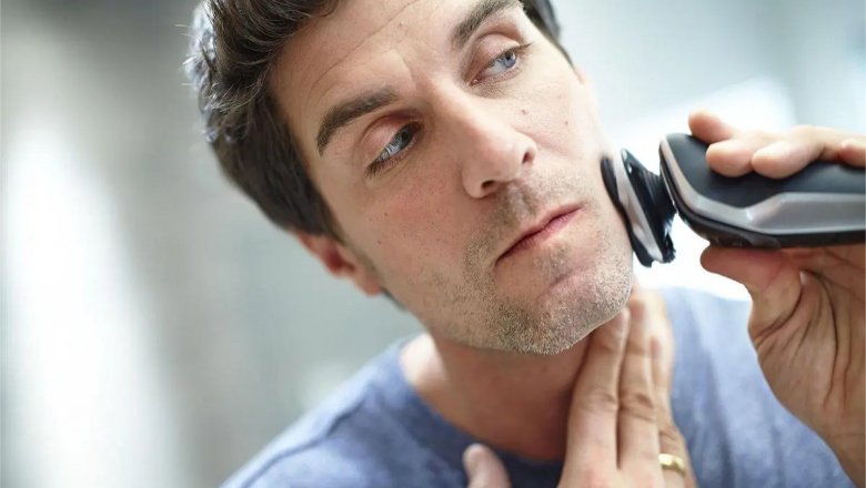 How should a man choose a razor